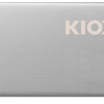 Memoria USB 64GB Kioxia TransMemory U366 – Cuerpo Metálico Plateado, USB 3.2 (100 MB/s)