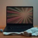 Pantalla de portátil con rayas: causas y opciones de reparación