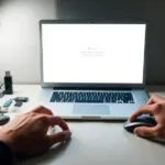 Macbook que no detecta USB: drivers, puertos o placa